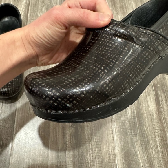 Dansko Professional Clog- Patent Leather, Women’s 8.5 - Picture 12 of 15